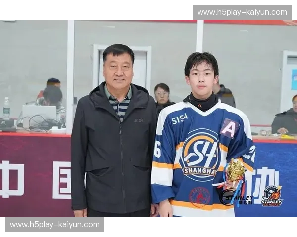 冰球梯队:从绿茵到冰面,点燃孩子的冠军基因 冰球梯队:从绿茵到冰面,点燃孩子的冠军基因